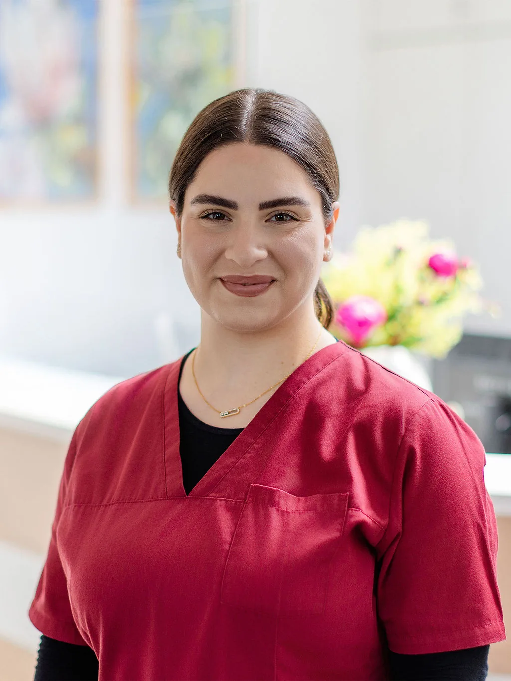 Porträt von Elina Tabbakh Maheri, Medizinische Fachangestellte der Praxis Zare